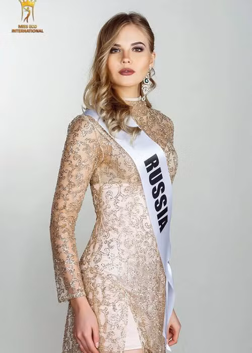 Đến từ Nga, Miroslava Kvashnina có tên trong danh sách 15 thí sinh xuất sắc nhất phần thi trình diễn trang phục tái chế và phần thi trình diễn áo tắm. Theo thông tin từ Hoa hậu Môi trường Quốc tế, Miroslava năm nay 26 tuổi, cao 1m75. Ảnh: BTC