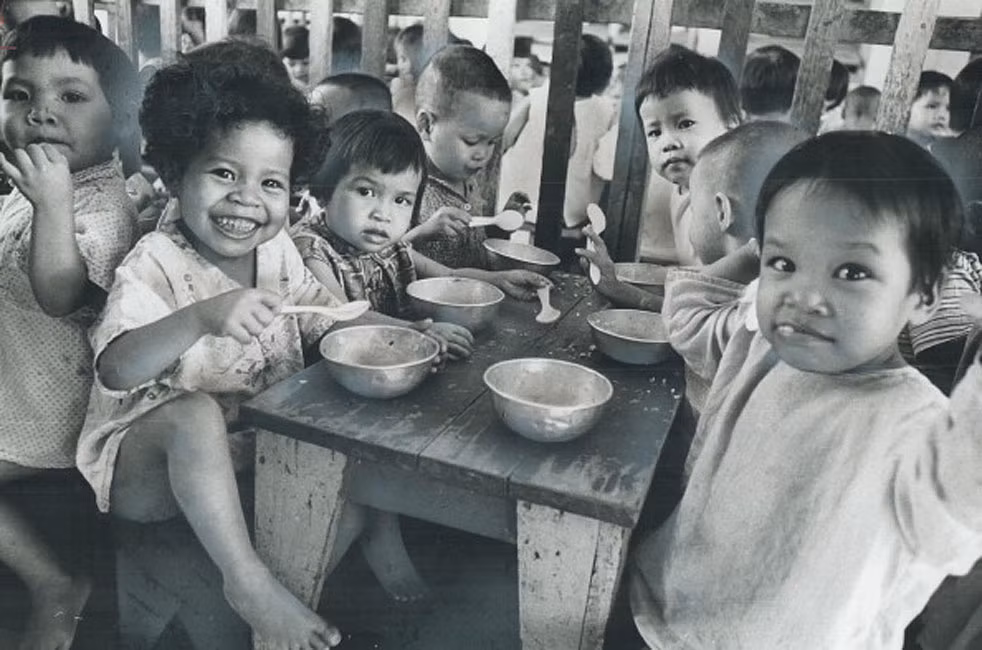 Theo ước tính có khoảng 200.000 trẻ mồ côi ở miền Nam Việt Nam năm 1968. Một phần rất lớn trong số đó có bố là lính Mỹ, đã bị bỏ rơi trên đường phố hoặc bệnh viện.