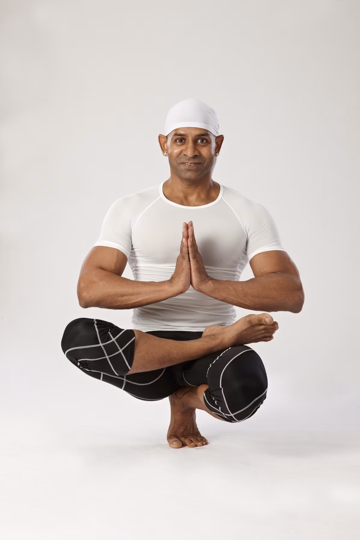 Hai cuon sach quy ve Yoga giup phat trien suc khoe the chat, tam than