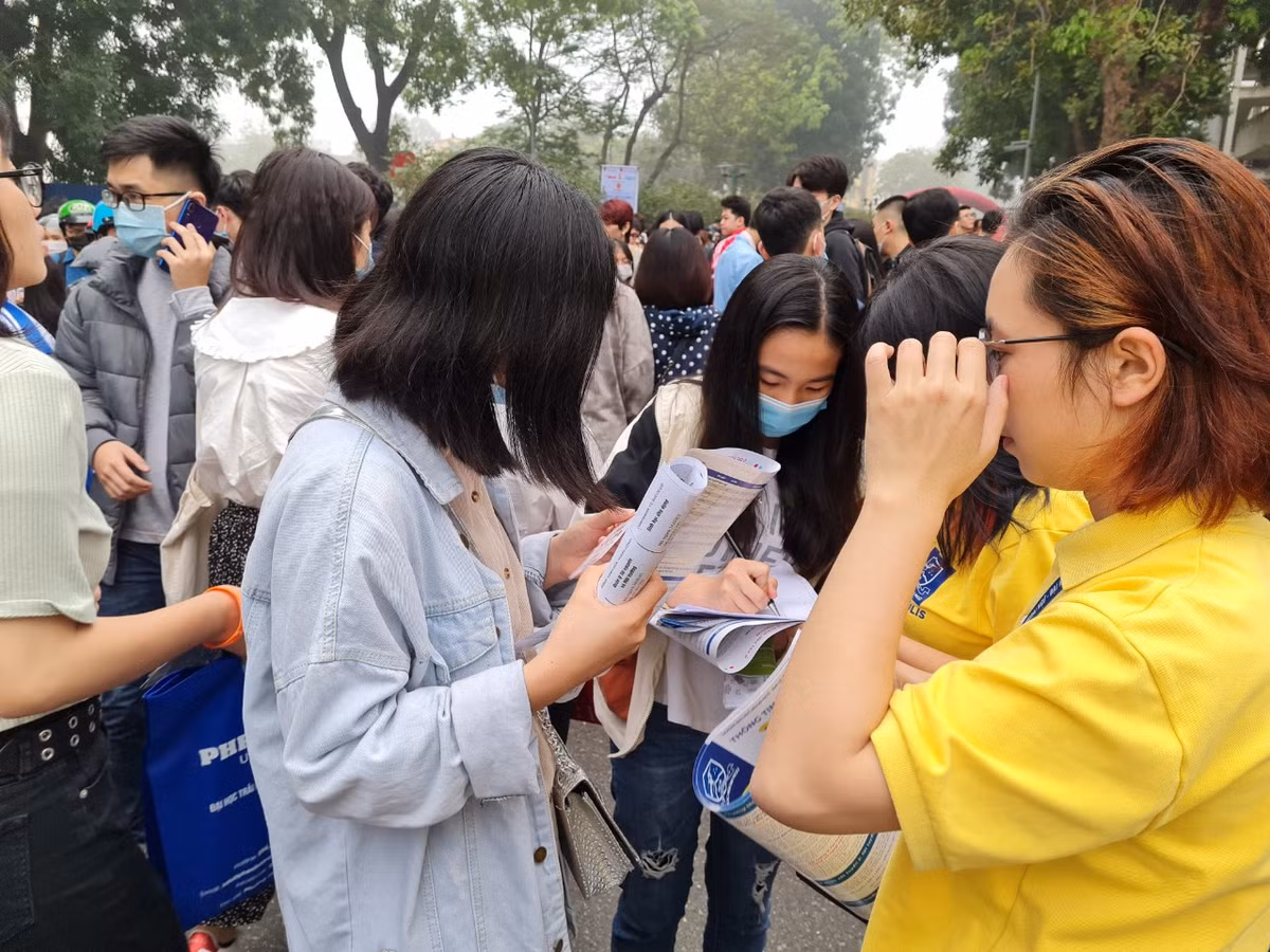 Bo Giao duc va Dao tao ly giai viec tang hoc phi