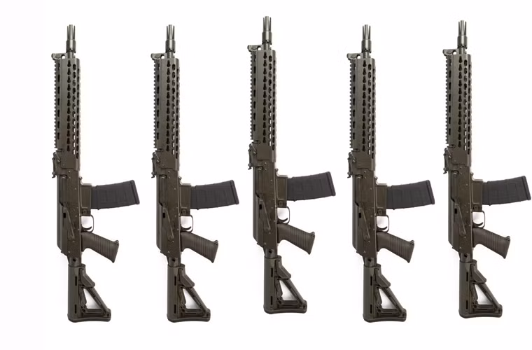 Khối lượng của súng AK-15 là 3,62 kg. Chiều dài với báng súng là 838 mm, khí kéo ra thêm là 921 mm. Hiện nhà sản xuất mới chỉ sản xuất một nguyên mẫu, hãng vẫn chưa công bố giá bán. Việc xuất hiện của AK-15 cho thấy tiềm năng của sự sáng tạo dựa trên huyền thoại AK còn rất lớn. Hy vọng trong tương lai sẽ còn xuất hiện nhiều phiên bản AK mới. 