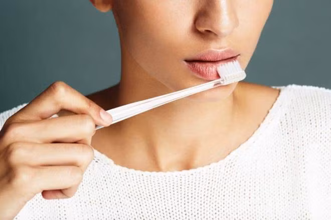 10 mẹo đơn giản để có đôi môi đầy đặn, quyến rũ - Hình 2 10 meo don gian de co doi moi day dan, quyen ru-Hinh-2