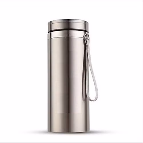 Thông thường, bình giữ nhiệt làm từ thép không gỉ 304 và 316. Chất liệu này chứa hàm lượng niken lớn nên khả năng chịu nhiệt cao, giữ nhiệt tốt, ít có khả năng thôi nhiễm kim loại nặng vào đồ uống. Trong khi đó, chất liệu inox 201 và 202 thường thấy ở những bình giữ nhiệt kém chất lượng, rất dễ xảy ra tình trạng thôi nhiễm mangan và các kim loại nặng.