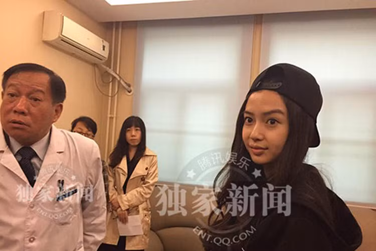 Còn nhớ, khi đến bệnh viện thẩm định không phẫu thuật thẩm mỹ, Angelababy cũng đã gây thất vọng với hình ảnh mặt mộc. Kết quả cho thấy nhan sắc của nữ diễn viên sinh năm 1989 chưa hề trải qua “dao kéo".