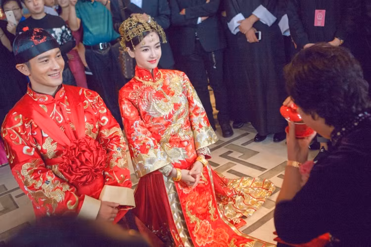 Ngam Angelababy xinh dep rang ro trong dam cuoi co tich