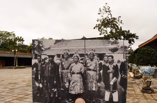 Lính gác nơi kinh đô triều Nguyễn những năm 1910.