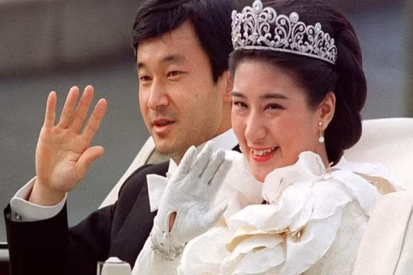 Ngày 1/5/2019, Thái tử Naruhito chính thức bước lên ngôi vị Thiên hoàng Nhật Bản và vợ ông, bà Masako, trở thành hoàng hậu thứ hai của Nhật Bản có xuất thân thường dân. Ảnh: MM.