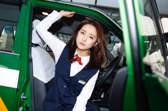 Hiện tại cô chính thức trở thành gương mặt đại diện cho hãng taxi mình làm việc với khoản lương không hề nhỏ.