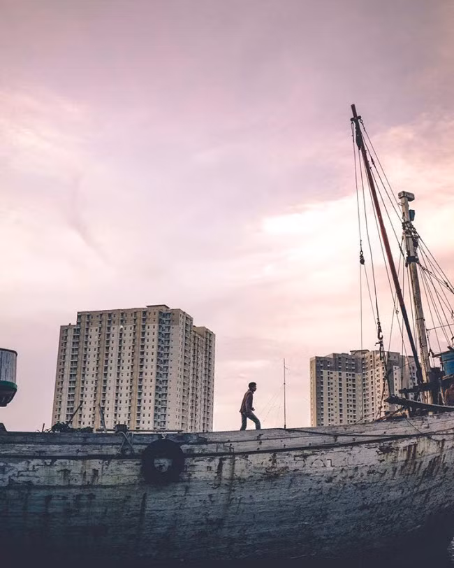 Mạng xã hội Instagram năm 2017 tràn ngập những bức ảnh về một trong những thành phố sôi động nhất châu Á - Jakarta, Indonesia. Những bức ảnh xuất hiện với tần suất nhiều nhất trên Instagram là về con người, ô tô và khu nghỉ dưỡng Four Seasons.