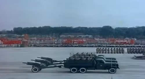 Tham gia trong cuộc duyệt binh này, ngoài các đơn vị bộ đội còn có nhiều xe cơ giới, pháo mặt đất, cối, súng máy phòng không, vốn là những chiến lợi phẩm thu được của địch. Đáng chú ý nhất là có sự xuất hiện của hai chiếc xe tăng M24 Chaffee.