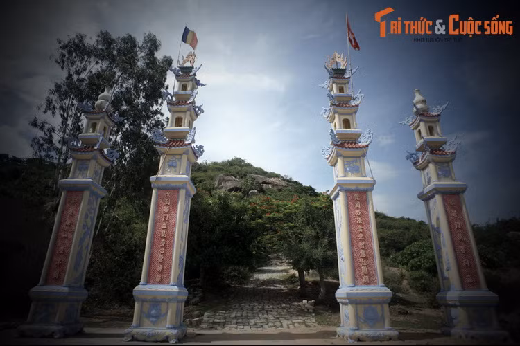 Do những biến động của thời cuộc, ngôi chùa gắn với câu chuyện kỳ lạ về Ông Núi đã bị phá hủy thoàn toàn vào giữa thế kỷ 20. Đến năm 2004, một ngôi chùa mới khang trang đã được xây dựng trên nền chùa xưa, nhanh chóng trở thành điểm đến thu hút du khách ở Bình Định...