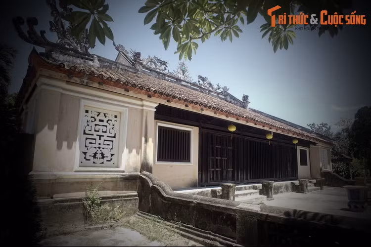 Tương truyền, sau khi hòa thượng Minh Giác - vị sư tổ sáng lập chùa Thập Tháp – viên tịch, hòa thượng Thiệt Kiến Liễu Triệt đang làm trụ trì chùa Thiên Mụ ở Huế được gọi về làm trụ trì chùa Thập Tháp.