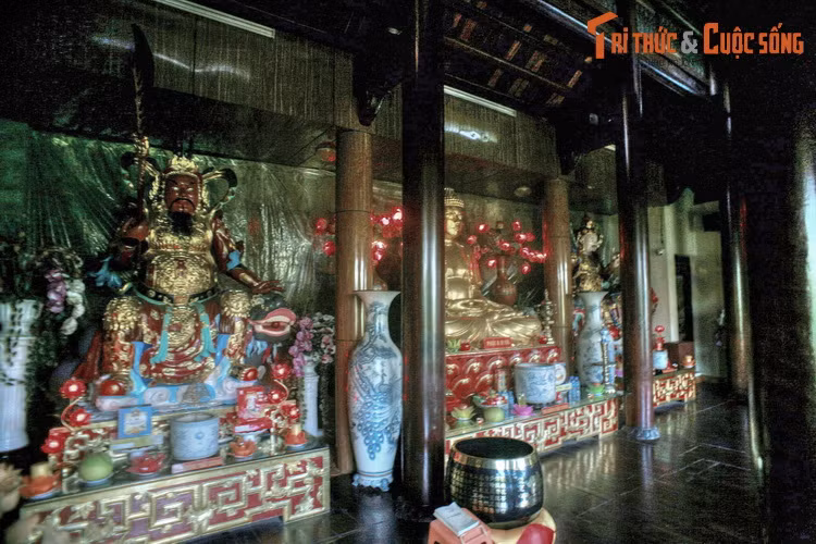 Trải qua nhiều thăng trầm lịch sử, đến đầu thế kỷ 20, chùa Hang gần như bị bỏ hoang. Khi kháng chiến chống Pháp nổ ra, chùa càng trở nên hoang phế do nằm gần gần đồn Tây.