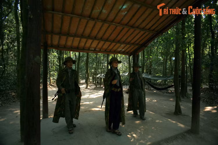 Ngày nay, hệ thống địa đạo lịch sử này đã trở thành một trong những điểm du lịch hút khách quốc tế nhất Việt Nam. Các di tích của địa đạo Củ Chi nằm trên địa bàn nhiều xã, trong đó khu địa đạo Bến Dược (thuộc ấp Phú hiệp, xã Phú Mỹ Hưng, huyện Củ Chi) là điểm tham quan chính.