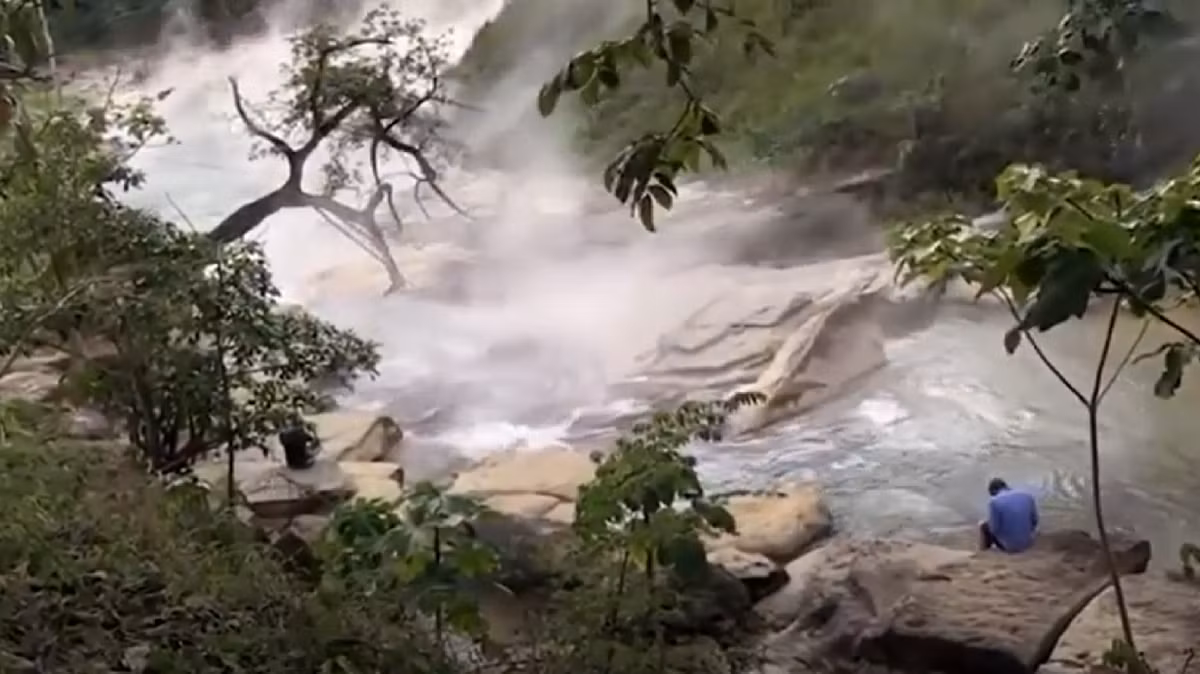 Ông phát hiện rằng nhiệt độ của dòng sông không phụ thuộc vào hoạt động núi lửa, mà có thể do nước sông bắt nguồn từ băng tan từ dãy Andes, ngấm sâu xuống lòng đất và được làm nóng bởi năng lượng địa nhiệt trước khi trồi lên mặt đất tại Amazon.(Ảnh: Wikipedia)