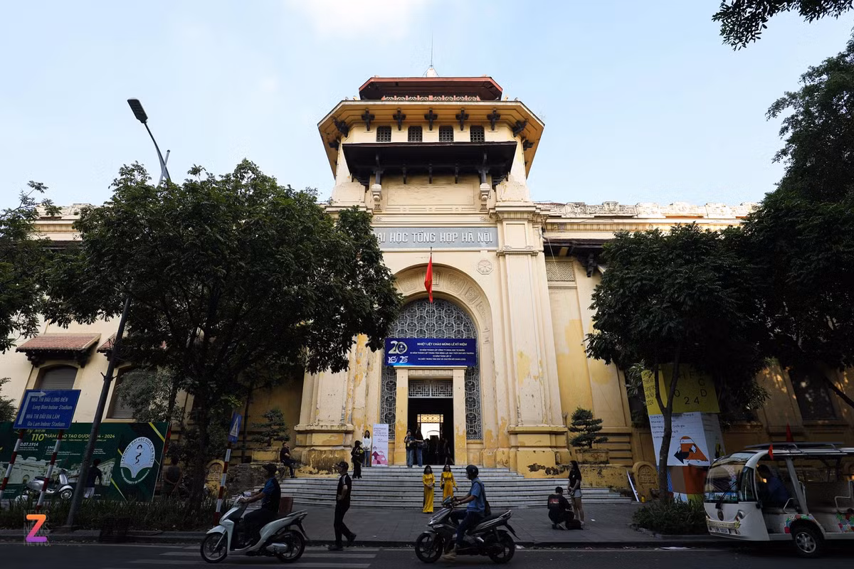 Đầu tháng 11, tòa nhà 19 Lê Thánh Tông (quận Hoàn Kiếm, Hà Nội) lần đầu tiên mở cửa đón công chúng tham quan với tổ hợp triển lãm nghệ thuật tương tác Cảm thức Đông Dương. Tiền thân của công trình này là tòa nhà chính của Đại học Đông Dương, sau này là Đại học Tổng hợp Hà Nội. Xuyên suốt Lễ hội Thiết kế sáng tạo Hà Nội 2024, đây là nơi có nhiều hoạt động triển lãm, hội thảo và tọa đàm, hiều thứ hai chỉ sau Cung Thiếu nhi Hà Nội.