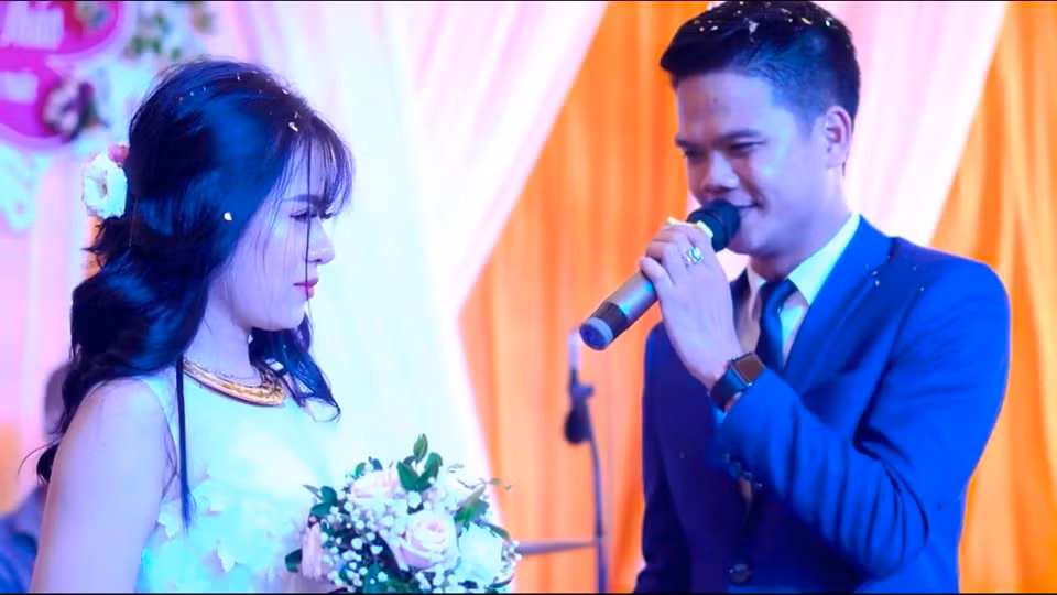 Chu re hat cuc hay tang co dau trong ngay cuoi gay sot-Hinh-4