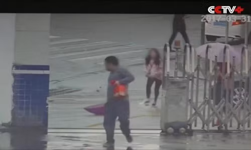 Giat xong dien thoai, ten cuop lam dieu ma khong ai ngo toi