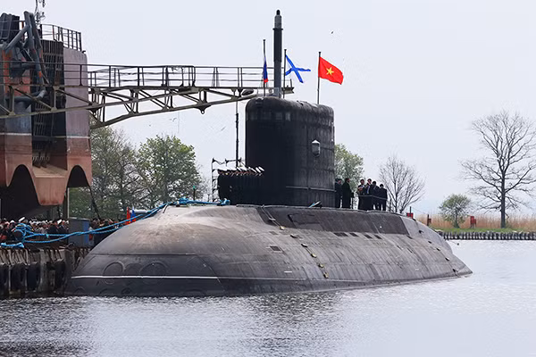 Căn cứ hải quân nơi "đóng đô" của các tàu ngầm trong biên chế Hải quân Nhân dân Việt Nam được đặt tại Cam Ranh. Nhà máy đóng tàu X52 chịu trách nhiệm trong việc bảo dưỡng toàn bộ hạm đội tàu ngầm này. Nguồn ảnh: QDND.