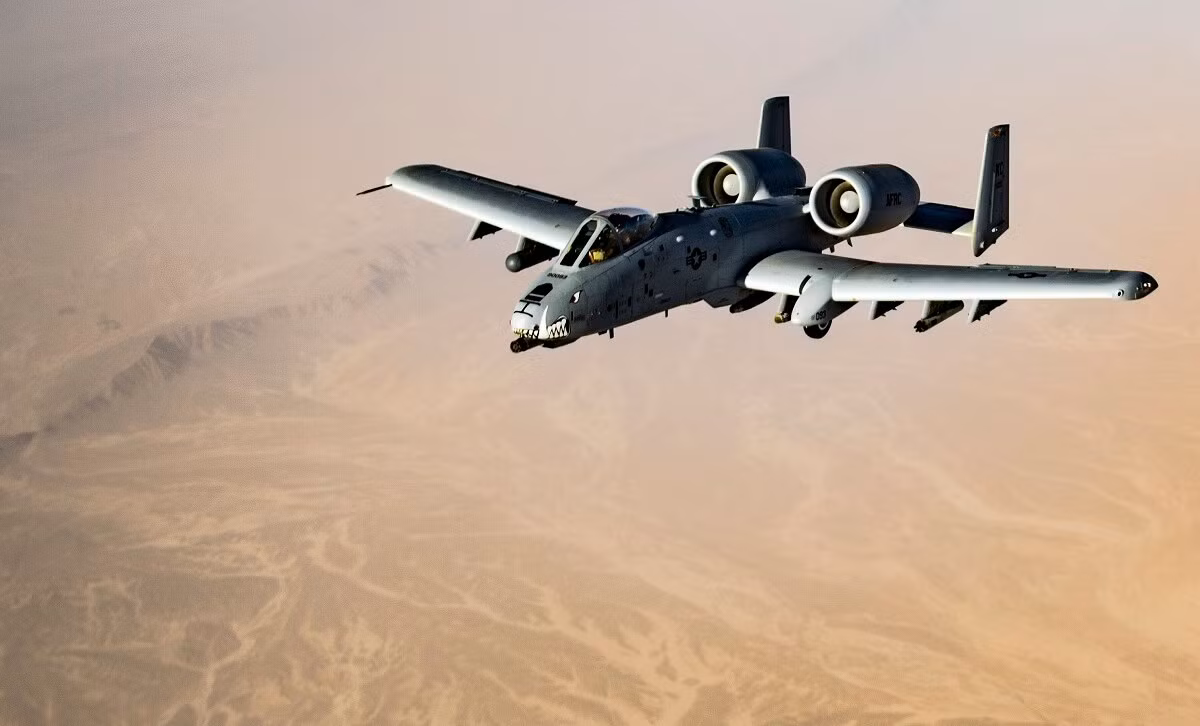 Một lượng lớn linh kiện của cường kích cơ A-10 Thunderbolt II vừa được Mỹ cho nhập biên và lực lượng không quân của nước này. Theo thông tin được lực lượng Không quân Mỹ tuyên bố, những cường kích cơ A-10 này sẽ phục vụ ít nhất là tới năm 2030. Nguồn ảnh: BI.