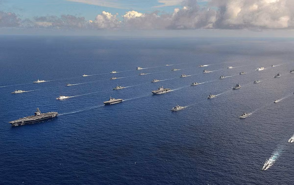 Trước đó, báo Bangkok Post của Thái Lan dẫn nguồn tin ASEAN khẳng định về lịch diễn tập như đã nêu. Theo thông tin mới nhất vừa được Hiệp hội Các quốc gia Đông Nam Á thông báo, một cuộc tập trận trên biển giữa các lực lượng hải quân của Mỹ và ASEAN sẽ được bắt đầu từ ngày 2/9 tới đây trên Vịnh Thái Lan. Nguồn ảnh: USnavy.