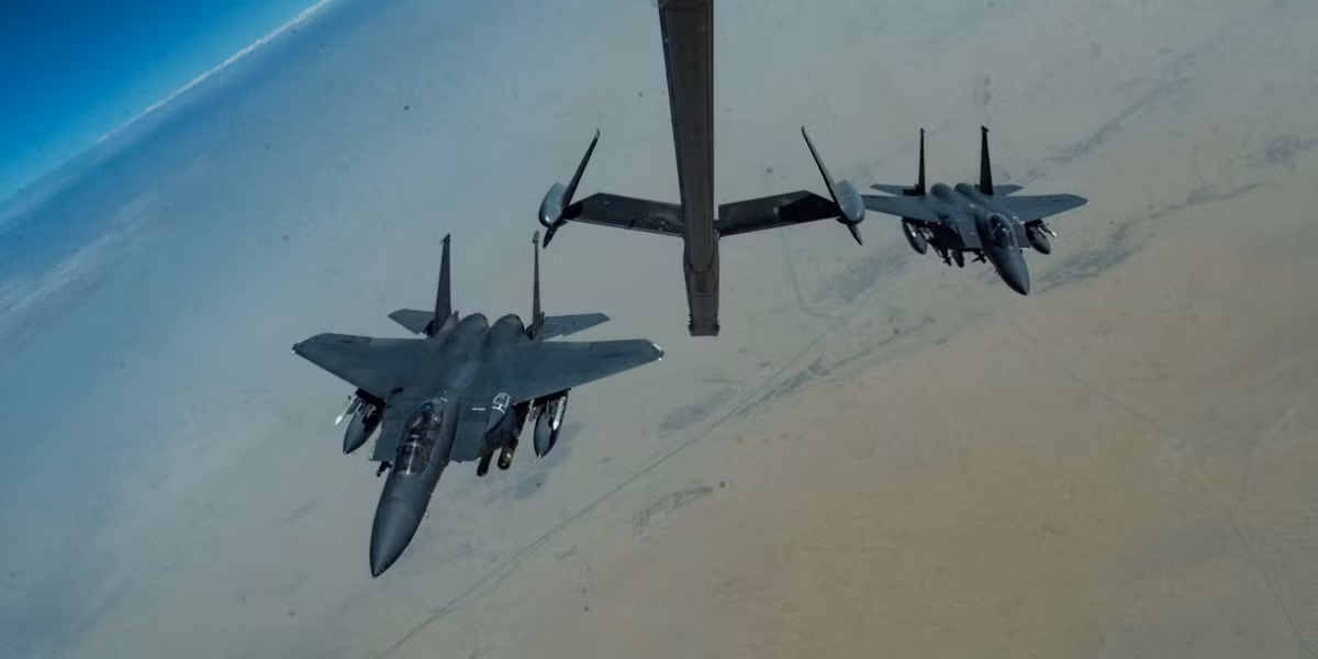 Theo đó các chiến đấu cơ F-15E vừa được Không quân Mỹ điều tới Trung Đông được xác định thuộc Phi đoàn Viễn chinh số 336 và có mặt ở vùng Vịnh Ba Tư với nhiệm vụ bay tuần thám, đảm bảo an ninh vùng biển trong khu vực này. Nguồn ảnh: BI.