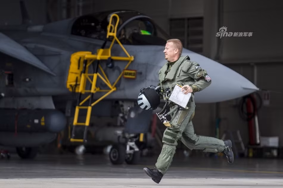 Các chiến đấu cơ của Hungary loại Saab JAS 39 Gripen hôm 15/8 vừa rồi đã phải cất cánh khẩn cấp để áp sát và theo dõi các tiêm kích Su-30Sm của Nga bay qua khu vực biển Baltic. Nguồn ảnh: Sina.