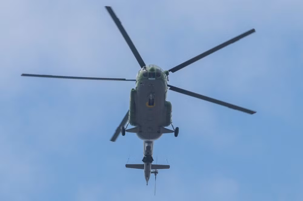 Ngoài ra không thể không kể đến trực thăng Mil Mi-8 - loại trực thăng phổ biến nhất thế giới từng được sử dụng bởi rất nhiều nước thân Liên xô trong quá khứ. Tuy nhiên ngày nay Ukraine cũng chỉ còn 16 chiếc hoạt động được. Nguồn ảnh: QQ.
