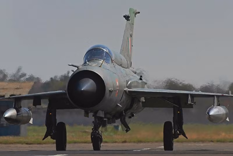 Theo lý thuyết, các chiến đấu cơ MiG-21 Bison trong biên chế Không quân Ấn Độ hoàn toàn đủ khả năng hoạt động tới năm 2024 thay vì sẽ bị loại biên dần bắt đầu từ năm sau. Nguồn ảnh: IAF.