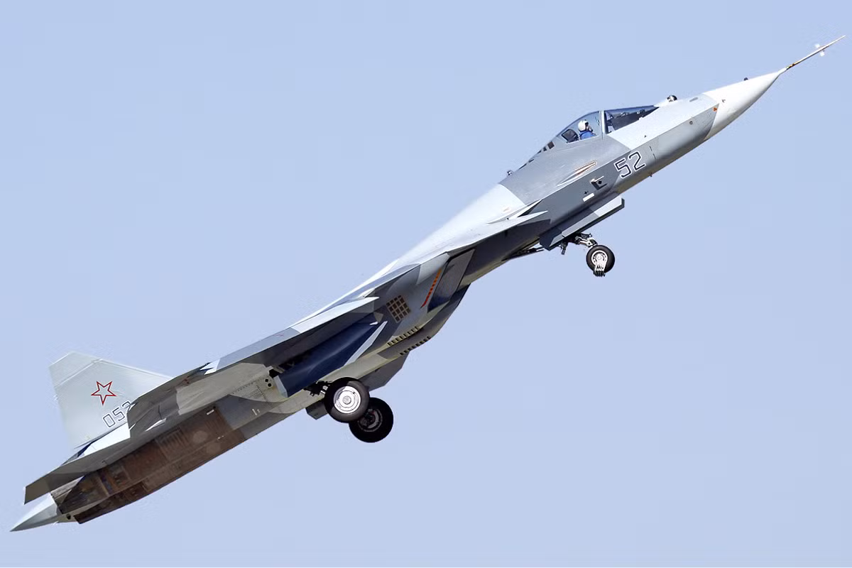 Trước đó vài ngày, Nga đã úp mở thông tin về một chiếc Su-57 phiên bản Su-57E dành cho xuất khẩu sẽ sớm được nước này đưa vào sản xuất và giới thiệu trong tương lai. Nguồn ảnh: BI.