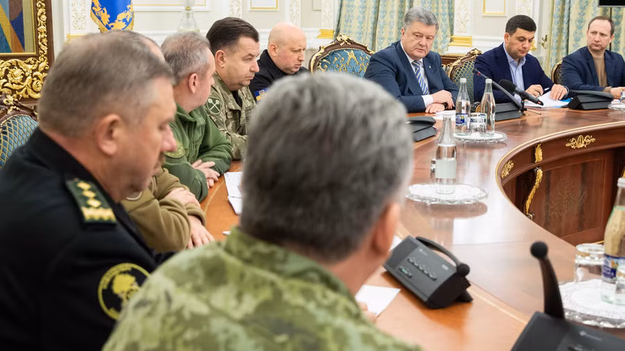Ukraine se ra sao sau khi tuyen bo tinh trang thiet quan luat?