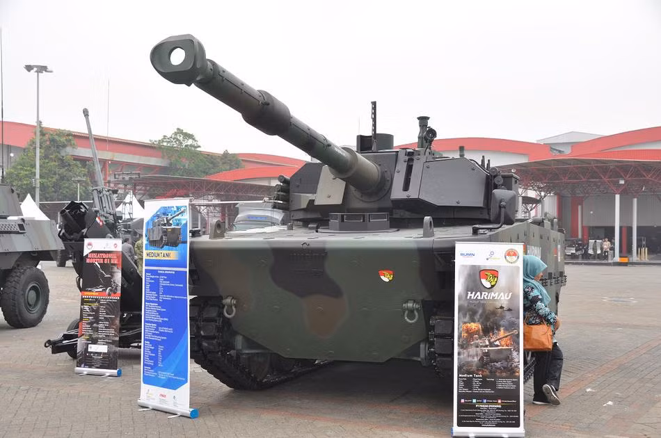 Black Tiger được trang bị pháo chính nòng trơn Cockerill CT-CV 105 mm do Thụy Sĩ sản xuất. Đây là loại pháo tốc độ cao sử dụng hệ thống nạp đạn tự động và có thể bắn tất cả đạn 105 mm tiêu chuẩn NATO. Nguồn ảnh: Sina.