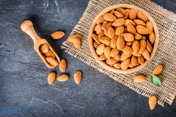 Ngoài quả mơ, hạnh nhân cũng là một thực phẩm mà người dân quốc đảo này yêu thích. Hạnh nhân có chứa nhiều gamma-tocopherol, đây là một dạng của vitamin E có tác dụng như một chất chống oxy hóa mạnh mẽ, chống các gốc tự do và oxy hóa liên quan đến khả năng chống các loại ung thư.
