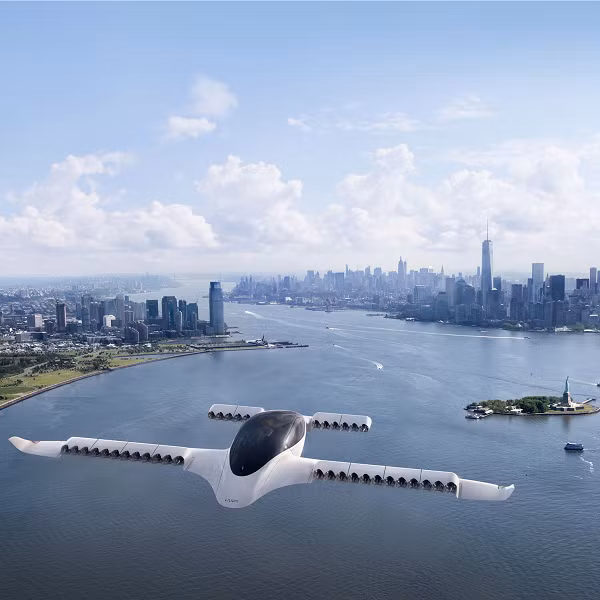 Trước đây, công ty đã phát triển và thử nghiệm Lilium Jet, taxi bay 5 chỗ ngồi sử dụng 36 động cơ điện, với vận tốc lên đến 300 km/h (186 mph) trong phạm vi tối đa là 300 km.