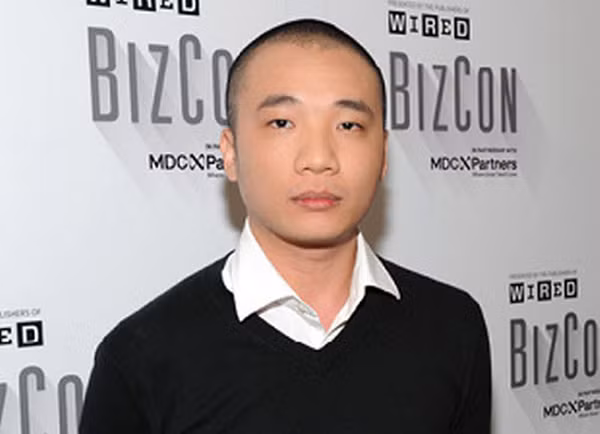 Vào năm 2015, Nguyễn Hà Đông đã vinh dự có buổi gặp gỡ và trò chuyện với Ông Sundar Pichai, CEO của Google - công ty Internet quyền lực nhất thế giới, tại một quán trà chanh vỉa hè.