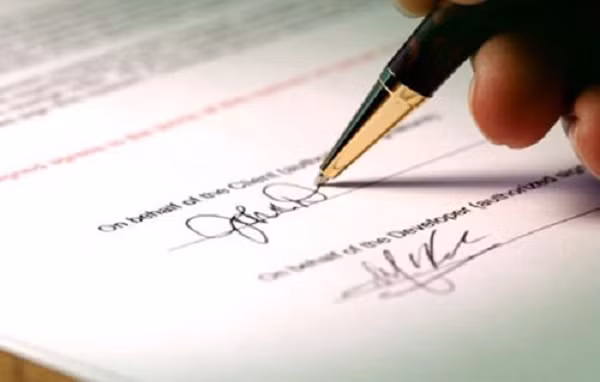Một số nghiên cứu trước đó cũng chỉ ra rằng, một chữ kí không dễ hiểu có thể là của một người kiêu ngạo. Bởi việc ký tên cần được thực hiện nhanh chóng. Nếu chữ ký rõ ràng, nó cho thấy đây là người đơn giản, cởi mở với người khác, sống hạnh phúc và không có gì để che giấu quá nhiều.