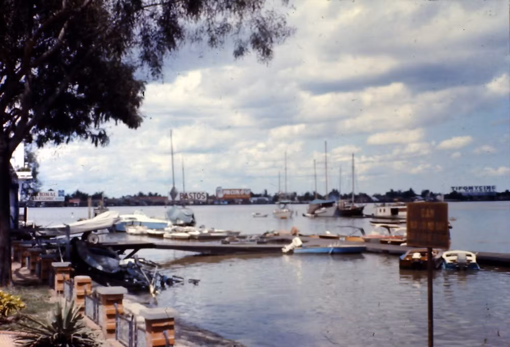  Sông Sài Gòn nhìn từ Câu lạc bộ Dưới nước (Club Nautique).