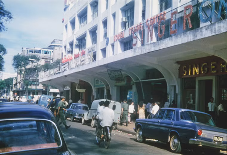 Thương xá Tax.