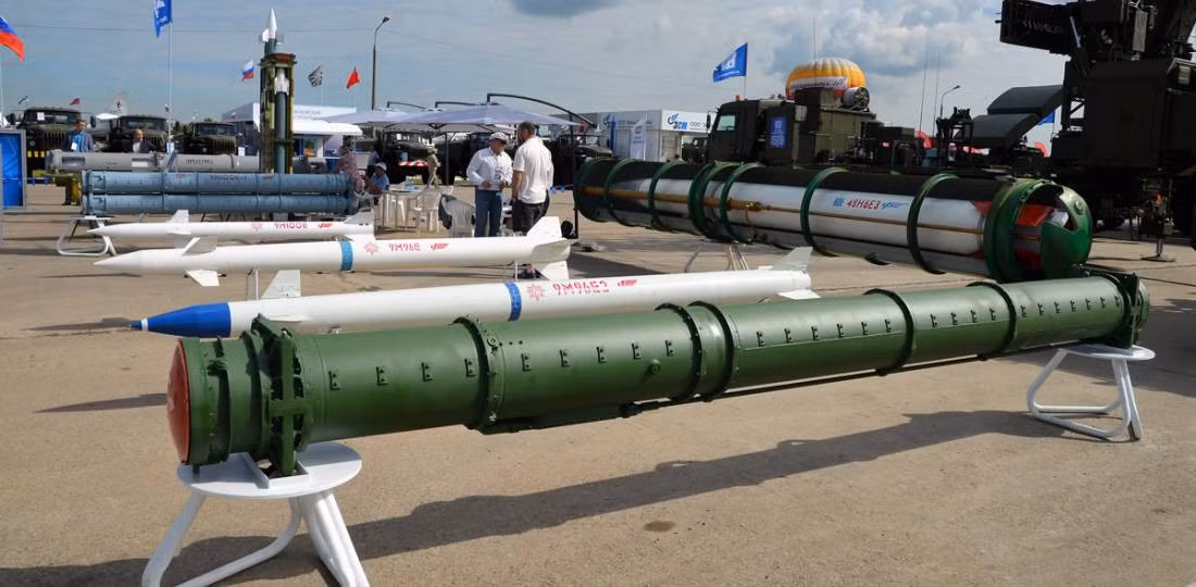 Việc Nga đồng ý bán tên lửa 9M96 cho Thổ Nhĩ Kỳ là bất ngờ cực lớn, bởi từ trước tới nay họ vẫn từ chối tích hợp vũ khí này vào S-400 bản xuất khẩu nhằm giữ thị phần cho S-350E Vityaz.