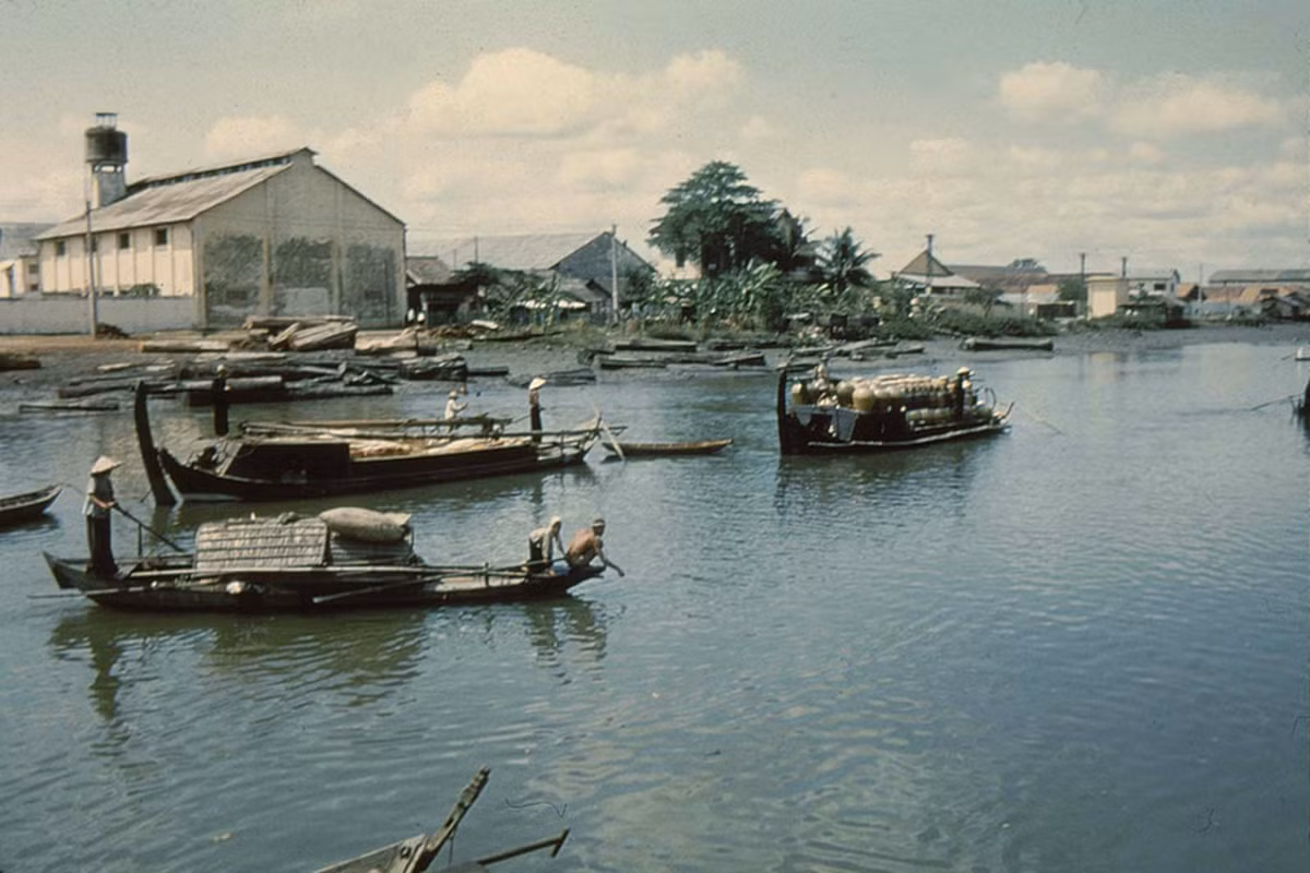 Sài Gòn 1956 - Rạch Bến Nghé và Bến Vân Đồn.