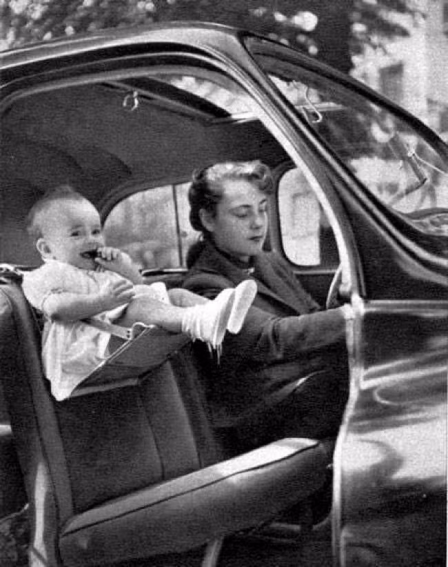 Ghế ngồi cho trẻ em từ thập niên 1940.