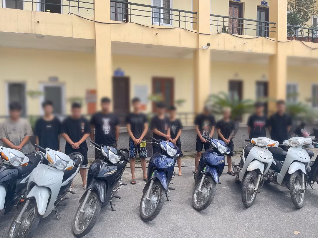 Hà Nội: Lập nhóm trên facebook rủ nhau đua xe trái phép, bốc đầu Ha Noi: Lap nhom tren facebook ru nhau dua xe trai phep, boc dau