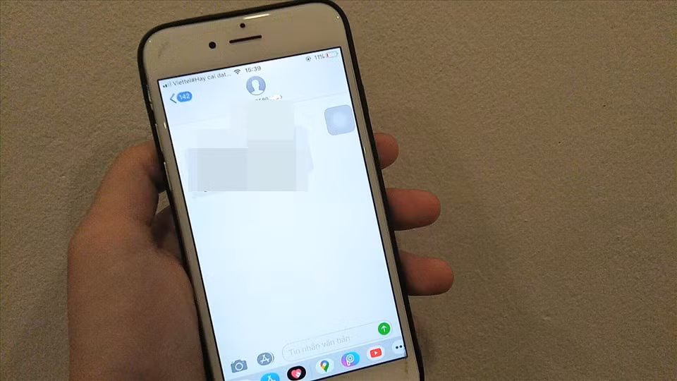 Tin nhắn này đã làm anh Cường thật sự lo lắng nên vội vàng cùng Cửu đến Công an phường Ngô Mây báo cáo sự việc và nhờ giúp đỡ. Qua nắm tình hình, bước đầu, Công an TP. Quy Nhơn nhận định, có thể cháu Dũng đã bị kẻ nào đó bắt cóc với mục đích đòi tiền chuộc hoặc trả thù anh Cường. (Ảnh minh họa, nguồn Internet) 