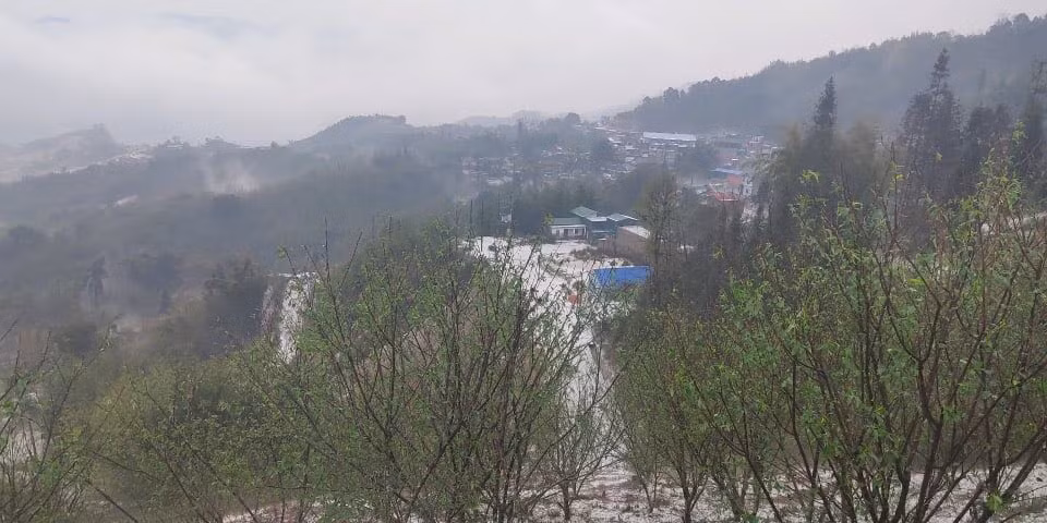 Hiện chính quyền xã Dào San đang thống tài sản thiệt hại do trận mưa đá gây ra.