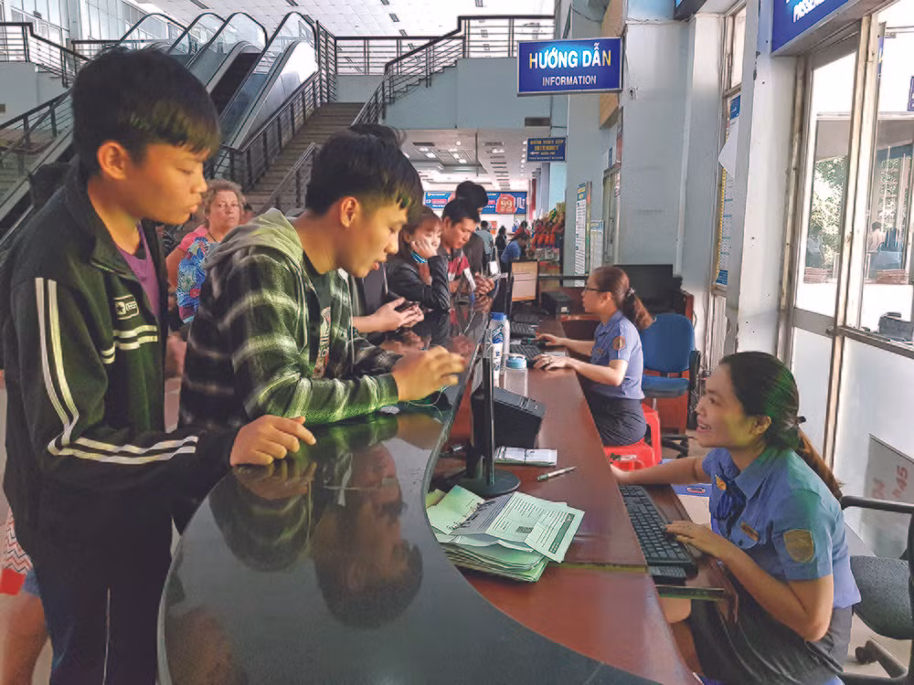 Ve may bay Tet ban cham, chi xe giuong nam la khan ve
