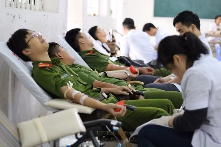 Ban tổ chức cho biết, dự kiến cả kỳ Chủ nhật Đỏ lần thứ XII - năm 2020 diễn tại 40 tỉnh, thành phố với gần 80 điểm hiến máu sẽ tiếp nhận từ 45.000 đến 50.000 đơn vị máu. Tính đến ngày 18/12, trước khi Chủ nhật Đỏ chính thức khai mạc, đã có 9 điểm hiến máu được diễn ra tại nhiều địa phương và thu về gần 5.500 đơn vị máu.