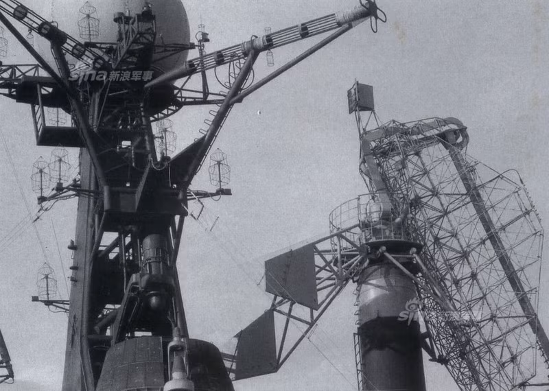 Một hệ thống radar trinh sát đường không đồ sộ.