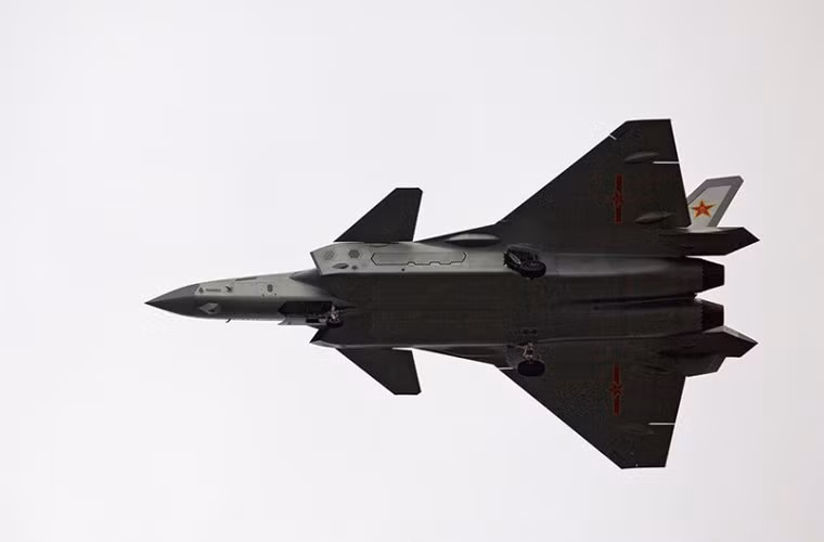 Đến năm 2030, PLAAF có thể vượt qua Anh, Israel, tiệm cận gần hơn với Không quân Nga – Mỹ với các phi đội tiêm kích tàng hình J-20, J-31 đang được phát triển.