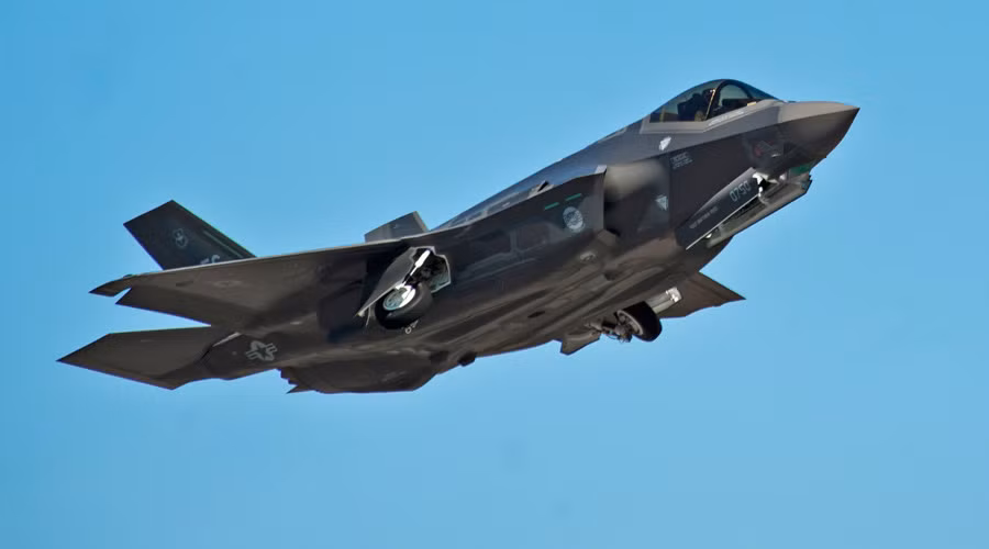 Theo NI, đến năm 2030 Không quân Mỹ sẽ sở hữu 1.763 chiếc F-35A thay thế hoàn toàn số F-16 và A-10. Ngoài ra, số F-22 sẽ vẫn không tăng thêm mà giữ nguyên mức 187 chiếc, trong khi các máy bay F-15 sẽ được nâng cấp lên chuẩn tiêm kích thế hệ 5 với 178 chiếc.