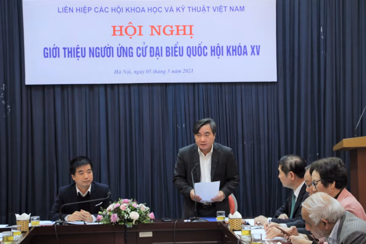 TS Phạm Quang Thao, Phó Chủ tịch VUSTA chủ trì và cho biết, tại Hội nghị có 68/70 đại biểu tham gia, đây là bước 3 để để lấy ý kiến, giới thiệu người ứng cử đại biểu Quốc hội đối với TSKH Phan Xuân Dũng, Chủ tịch VUSTA. Trước đó, TSKH Phan Xuân Dũng được giới thiệu ứng cử Đại biểu Quốc hội khoá XV, nhiệm kỳ 2021-2026 với 100% số phiếu của cử tri cơ quan.